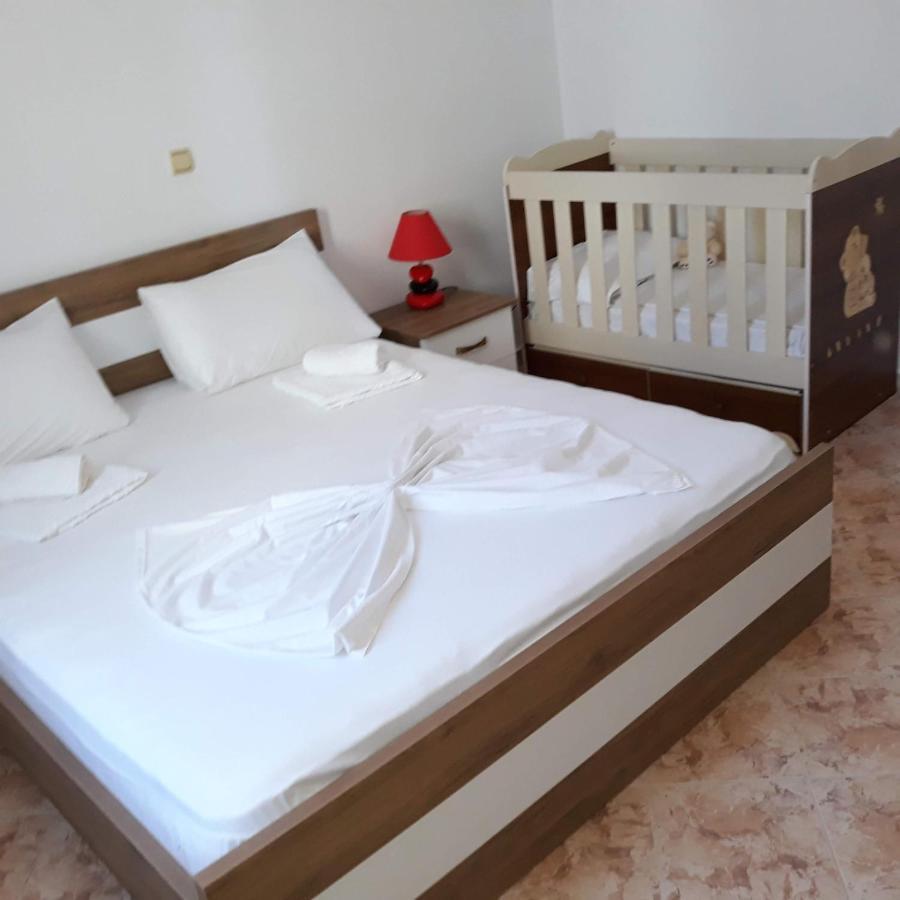 Familiar Apartments!near The & Butrinti Lake! Apartamento Ksamil